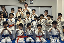 楠生道場　少年部の帯の授与と忘年会